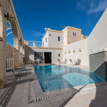 Zeppi'S Luxury Holiday Farmhouse With Private Pool Gharb  Bagian luar foto