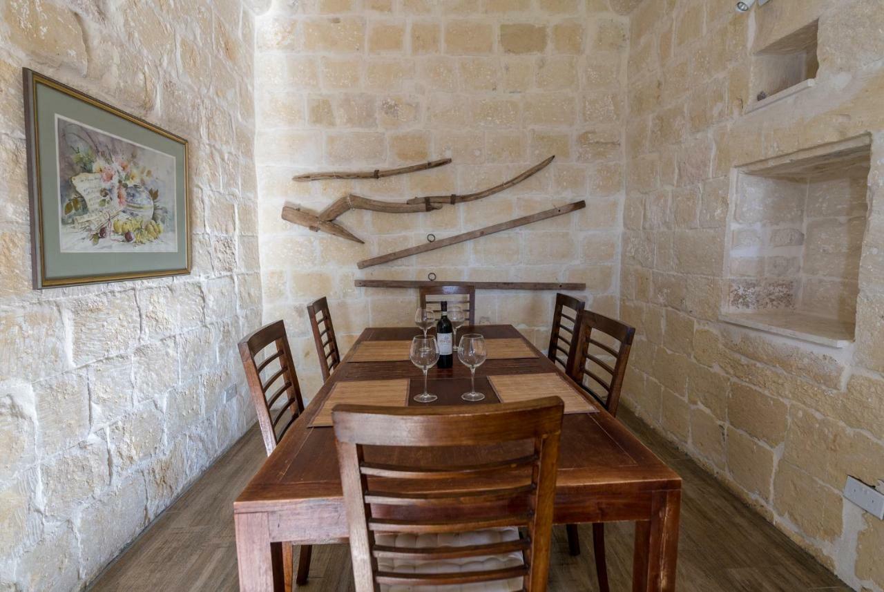 Zeppi'S Luxury Holiday Farmhouse With Private Pool Gharb  Bagian luar foto