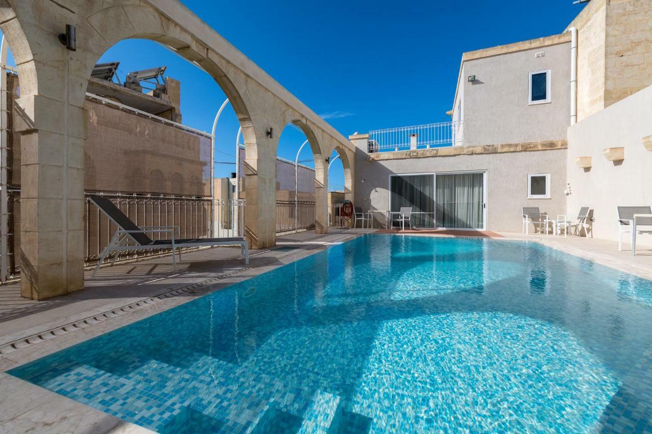 Zeppi'S Luxury Holiday Farmhouse With Private Pool Gharb  Bagian luar foto