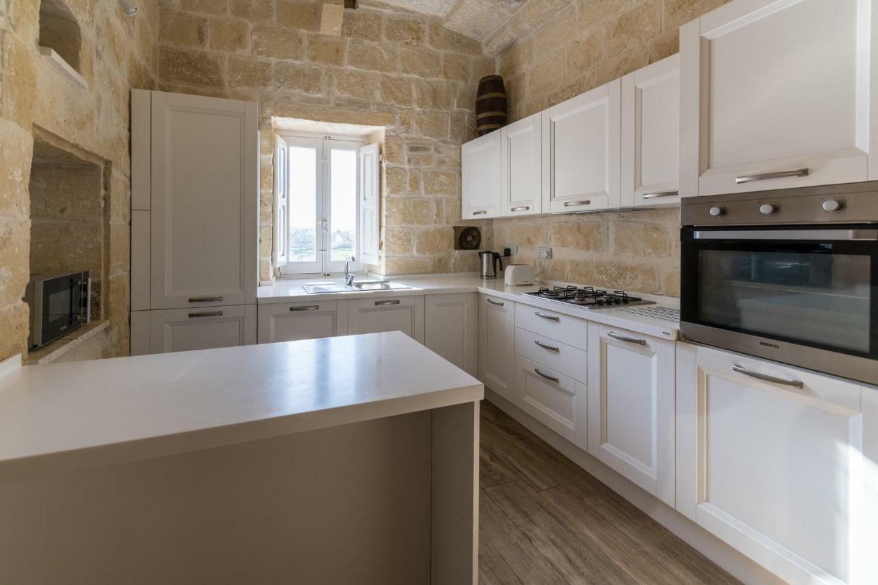 Zeppi'S Luxury Holiday Farmhouse With Private Pool Gharb  Bagian luar foto