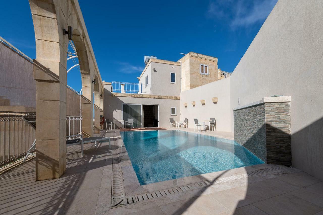 Zeppi'S Luxury Holiday Farmhouse With Private Pool Gharb  Bagian luar foto