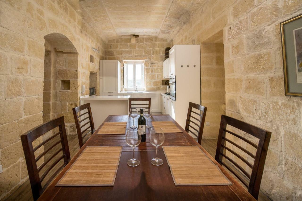 Zeppi'S Luxury Holiday Farmhouse With Private Pool Gharb  Bagian luar foto