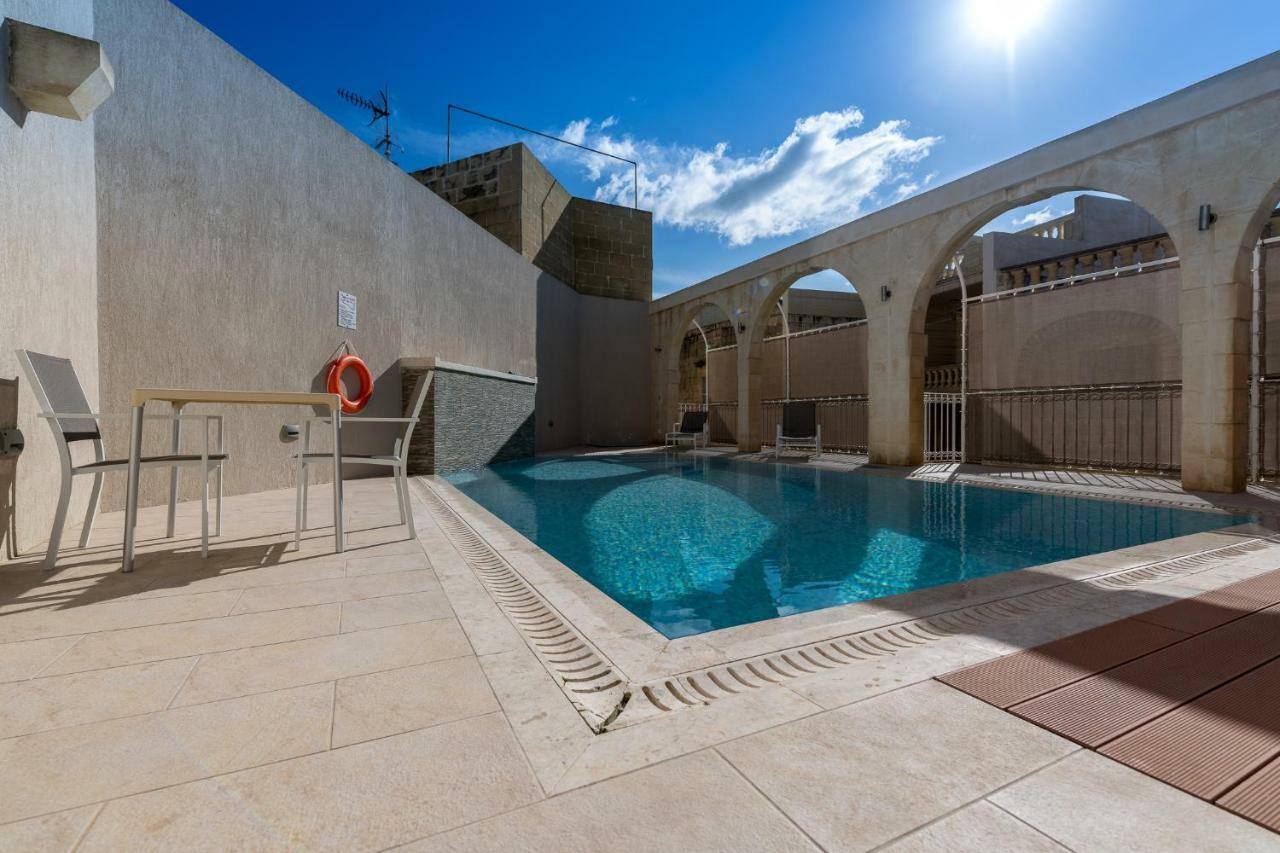 Zeppi'S Luxury Holiday Farmhouse With Private Pool Gharb  Bagian luar foto