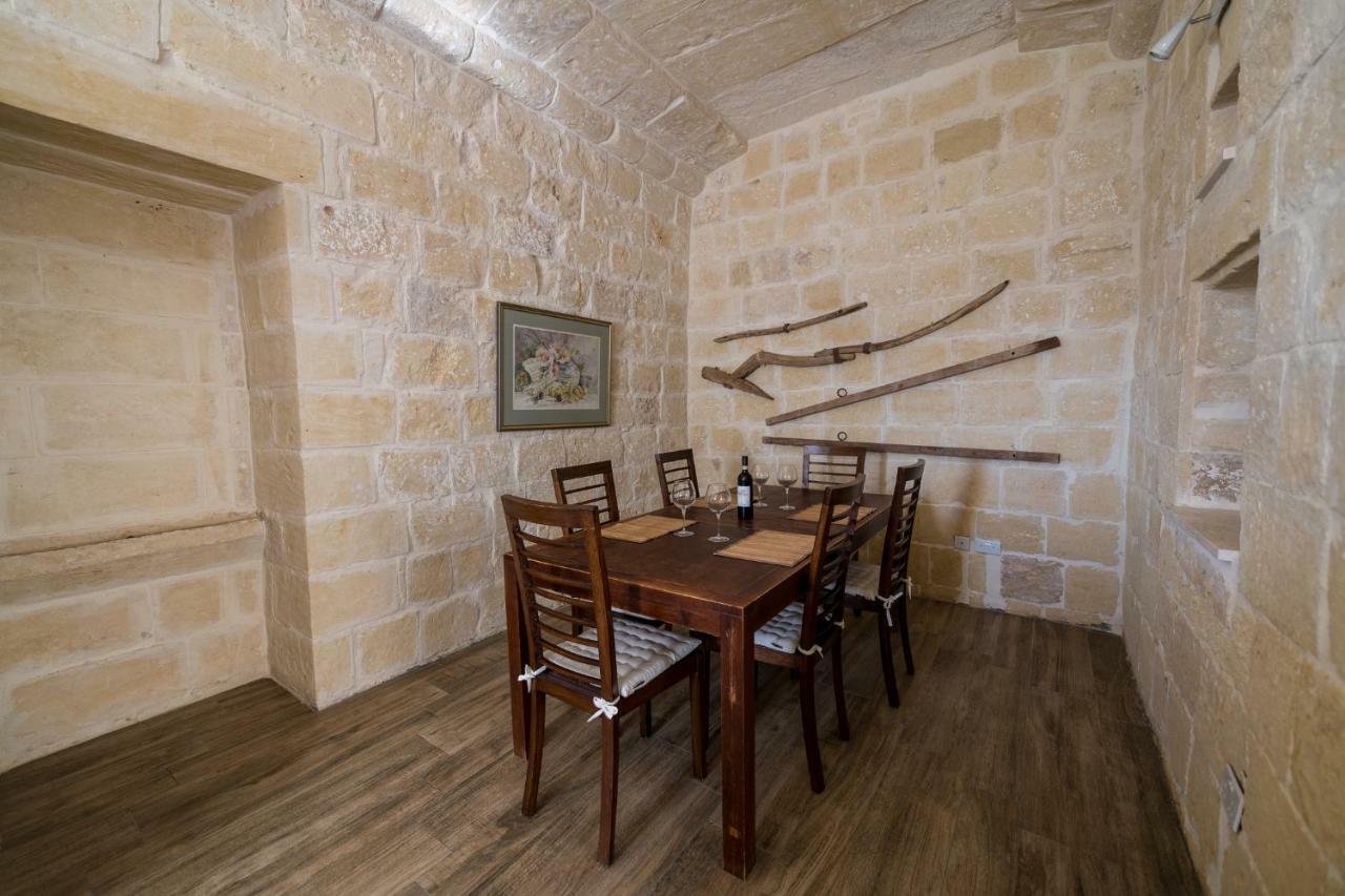 Zeppi'S Luxury Holiday Farmhouse With Private Pool Gharb  Bagian luar foto