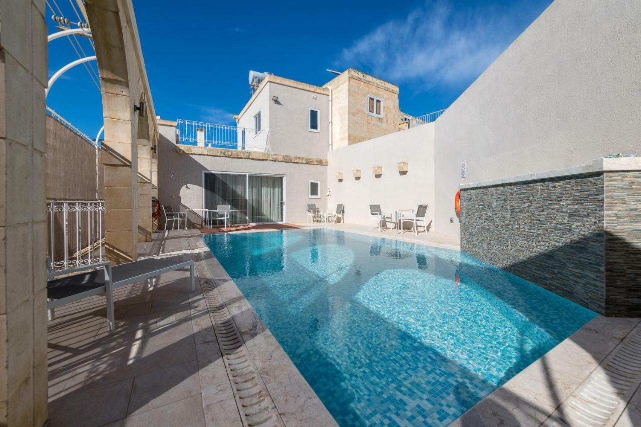 Zeppi'S Luxury Holiday Farmhouse With Private Pool Gharb  Bagian luar foto