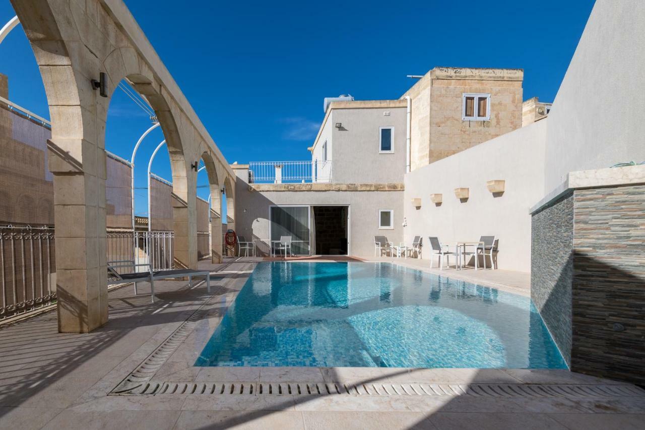 Zeppi'S Luxury Holiday Farmhouse With Private Pool Gharb  Bagian luar foto