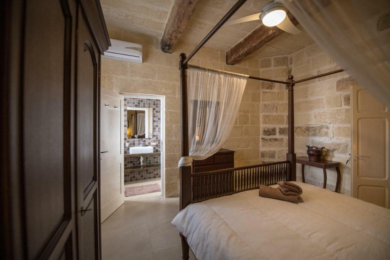 Zeppi'S Luxury Holiday Farmhouse With Private Pool Gharb  Bagian luar foto